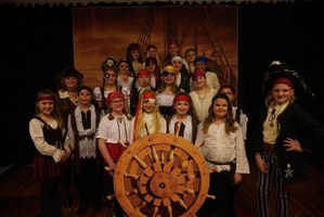 KES Music Makers Perform Pirate Musical