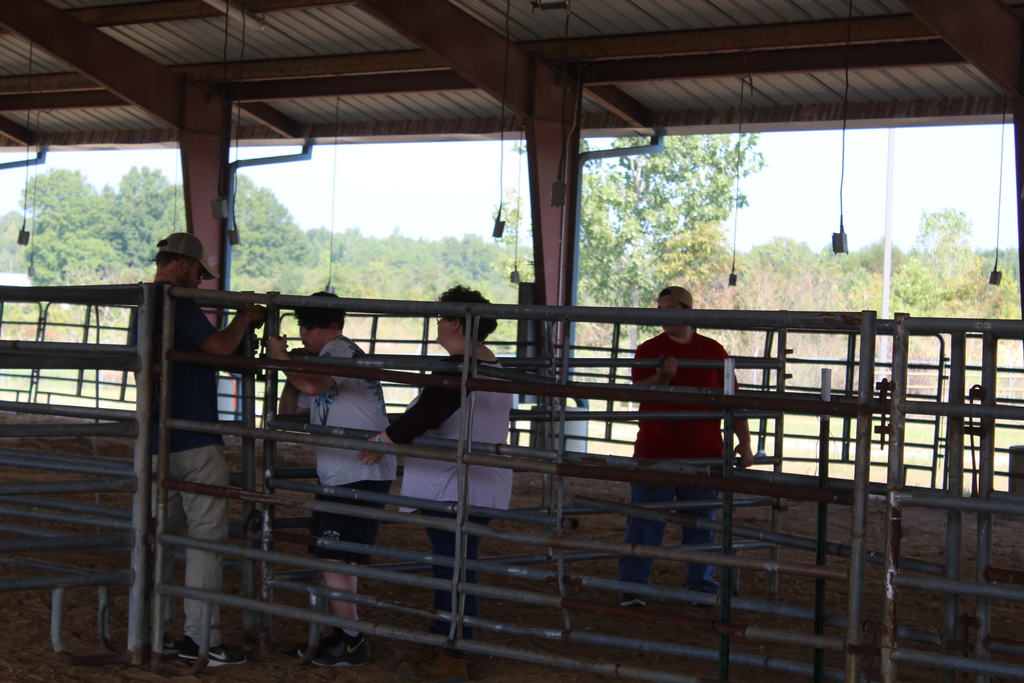 Ag Power and Ag Natural Students Help Set Up Livestock Area